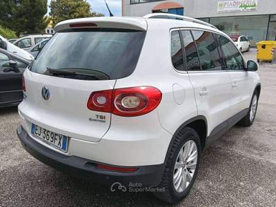 Volkswagen Tiguan SPORT & STYLE/PDC PLUS/4 MOTION/CERCHI 17/PACK PORTAOGGETTI/BRACCIOLO/KLIMA BI-ZONA/BC/CAMBIO 6M/NO FUMATORI/TAGLIANDI VW Bianco usata Fano