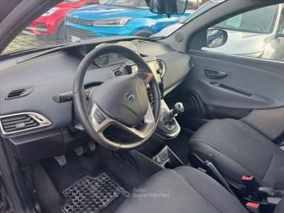 Lancia Ypsilon 1.0cc 70cv S&S Hybrid Gold Nero usata Pozzuoli