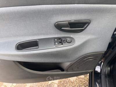 Lancia Ypsilon 1.0cc 70cv S&S Hybrid Gold Nero usata Pozzuoli