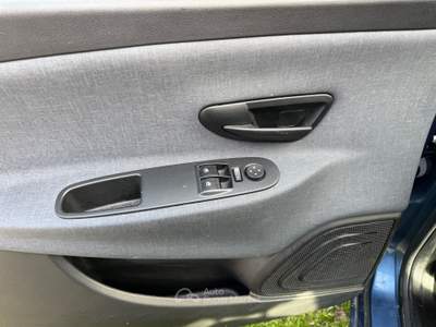Lancia Ypsilon 1.0cc 70cv S&S Hybrid Gold Blu/Azzurro usata Pozzuoli