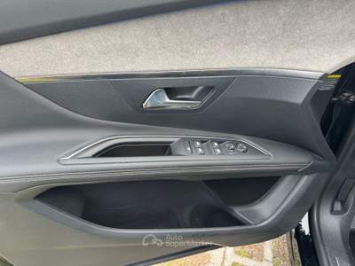 Peugeot 3008 1.2cc PureTech Turbo 130cv S&S GT Nero usata Pozzuoli