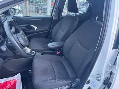 Toyota Yaris 1.5cc HEV Full Hybrid 116cv Active Bianco usata Pozzuoli