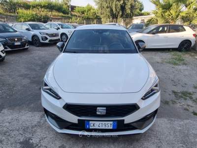 Seat Leon 2.0 TDI 150 CV DSG FR Bianco usata Gragnano