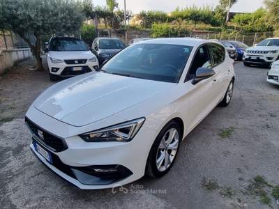 Seat Leon 2.0 TDI 150 CV DSG FR Bianco usata Gragnano