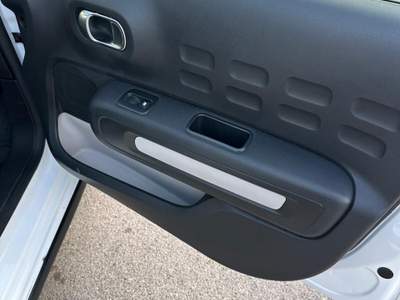 Citroen C3 83cv Benzina 5 porte Shine Navi bicolor pdc Bianco usata Roma