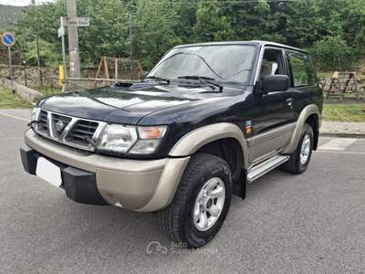 Nissan Patrol GR SE Blu/Azzurro usata Calci