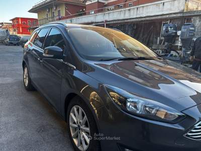 Ford Focus Tenuta in modo impeccabile. Ruote appena sostituite. Grigio usata Casoria