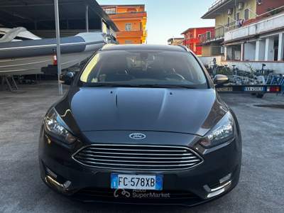 Ford Focus Tenuta in modo impeccabile. Ruote appena sostituite. Grigio usata Casoria