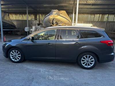Ford Focus Tenuta in modo impeccabile. Ruote appena sostituite. Grigio usata Casoria