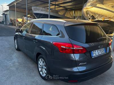 Ford Focus Tenuta in modo impeccabile. Ruote appena sostituite. Grigio usata Casoria