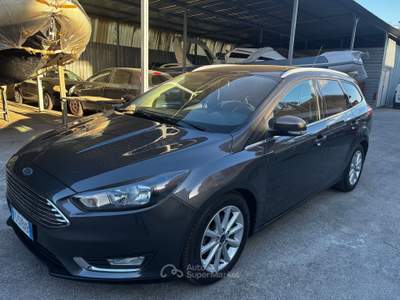 Ford Focus Tenuta in modo impeccabile. Ruote appena sostituite. Grigio usata Casoria