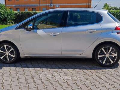 Peugeot 208 1° serie PureTech 82 5 porte Touch Argento usata Fonte
