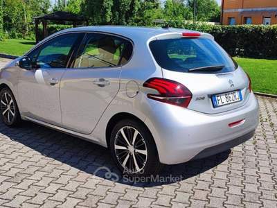 Peugeot 208 1° serie PureTech 82 5 porte Touch Argento usata Fonte