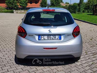 Peugeot 208 1° serie PureTech 82 5 porte Touch Argento usata Fonte
