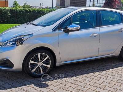 Peugeot 208 1° serie PureTech 82 5 porte Touch Argento usata Fonte Peugeot 208 1° serie PureTech 82 5 porte Touch Argento usata Fonte