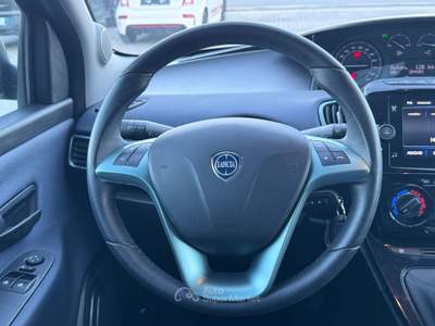 Lancia Ypsilon 5 porte S&S Hybrid Gold -CAMERA-APPLE CARPLAY Nero usata ARICCIA