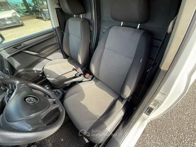 Volkswagen Caddy 2.0 TDI 4MOTION MAXI LE 4X4 Bianco usata San Salvatore Telesino