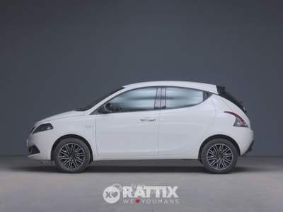 Lancia Ypsilon ypsilon 1.0 firefly hybrid gold s&s 70cv 5p.ti Bianco usata Barzago