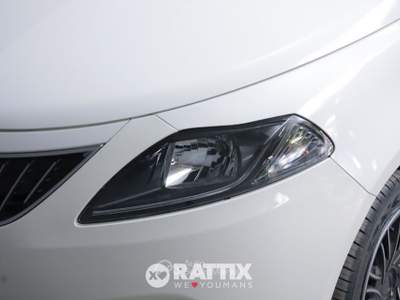 Lancia Ypsilon ypsilon 1.0 firefly hybrid gold s&s 70cv 5p.ti Bianco usata Barzago