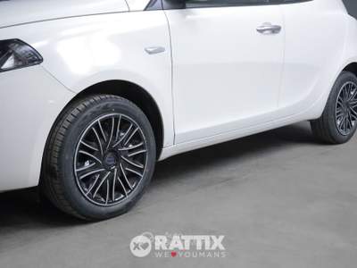 Lancia Ypsilon ypsilon 1.0 firefly hybrid gold s&s 70cv 5p.ti Bianco usata Barzago