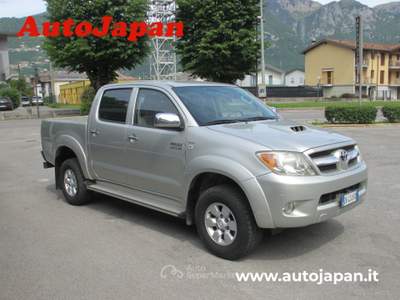 Toyota Hilux 3.0 d-4d double cab SR Argento usata Pisogne