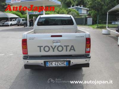 Toyota Hilux 3.0 d-4d double cab SR Argento usata Pisogne