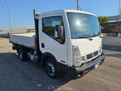 Nissan Cabstar NT400 35 130CV - RIBALTABILE TRILATERALE Bianco usata Maruggio