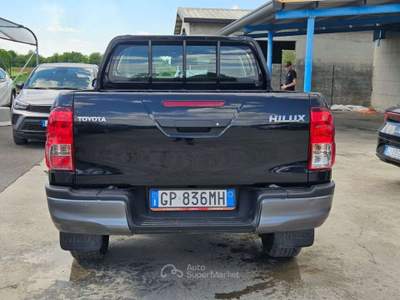 Toyota Hilux Hilux IV 2.4 d-4d double cab Comfort 4wd - GP836MH Bianco usata Basiliano