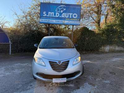 Lancia Ypsilon 1.2 69 CV 5 porte Gold Argento usata Teano