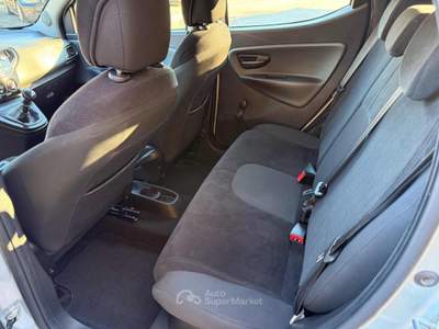 Lancia Ypsilon 1.2 69 CV 5 porte Gold Argento usata Teano