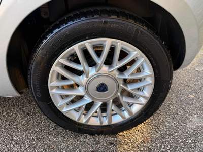 Lancia Ypsilon 1.2 69 CV 5 porte Gold Argento usata Teano