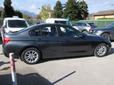 BMW Serie 3 318d d Business Advantage aut. LED/NAV Grigio usata Manocalzati