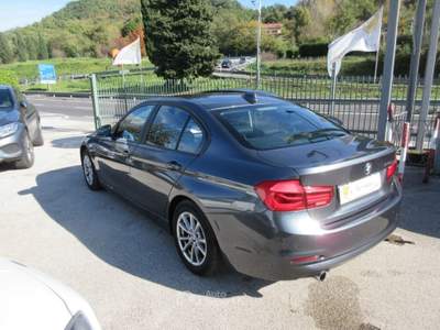 BMW Serie 3 318d d Business Advantage aut. LED/NAV Grigio usata Manocalzati