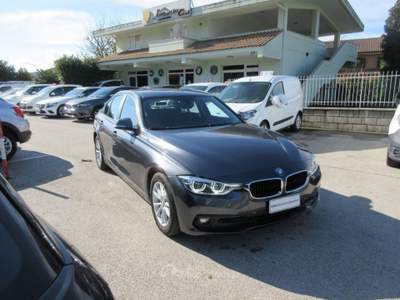 BMW Serie 3 318d d Business Advantage aut. LED/NAV Grigio usata Manocalzati