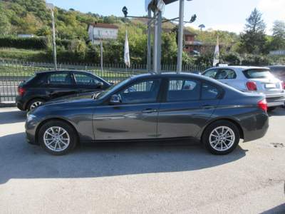 BMW Serie 3 318d d Business Advantage aut. LED/NAV Grigio usata Manocalzati
