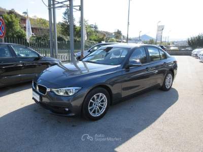 BMW Serie 3 318d d Business Advantage aut. LED/NAV Grigio usata Manocalzati