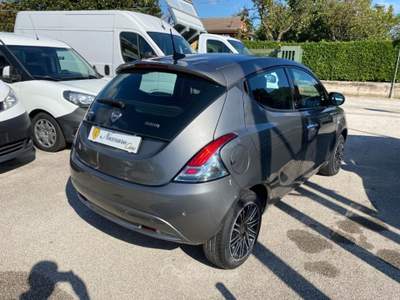 Lancia Ypsilon 1.0 FireFly 5 porte S&S Hybrid Ecochic Gold Grigio usata Manocalzati