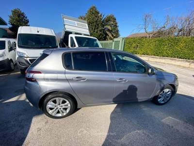Peugeot 308 BlueHDi 130 S&S Active Grigio usata Manocalzati