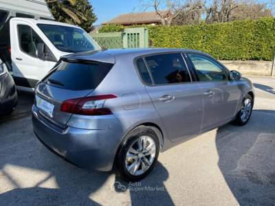 Peugeot 308 BlueHDi 130 S&S Active Grigio usata Manocalzati