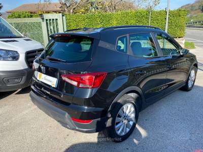 Seat Arona 1.0 EcoTSI Style NAV/FARI LED/CARPLAY Nero usata Manocalzati