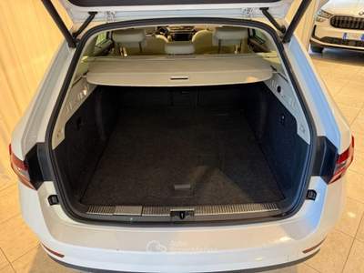 Skoda Superb 2.0 TSI DSG 4x4 Wagon Laurin&Klement ***HÄNDLER*** Bianco usata Chiusa