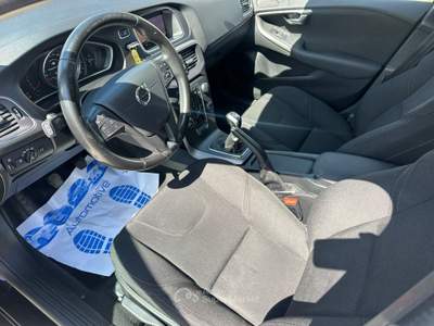 Volvo V40 2.0 d2 Kinetic my18 usata Altidona