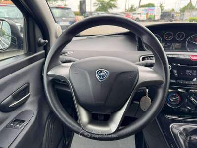 Lancia Ypsilon Ypsilon III 1.2 BENZINA 69CV 2014 Nero usata Latina