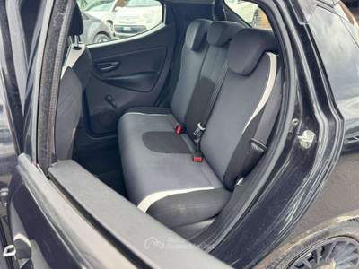 Lancia Ypsilon Ypsilon III 1.2 BENZINA 69CV 2014 Nero usata Latina