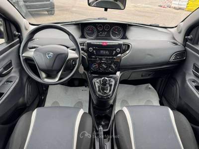 Lancia Ypsilon Ypsilon III 1.2 BENZINA 69CV 2014 Nero usata Latina