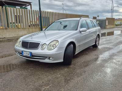 Mercedes-Benz Classe E Tenuta da amatore, no fumatori. Argento usata Squinzano