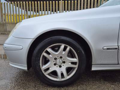 Mercedes-Benz Classe E Tenuta da amatore, no fumatori. Argento usata Squinzano