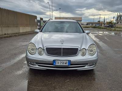 Mercedes-Benz Classe E Tenuta da amatore, no fumatori. Argento usata Squinzano