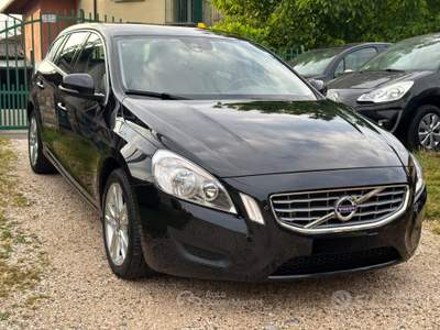Volvo V60 1.6 MOMENTUM KMCERT GARANZ UNICOPR usata Odolo