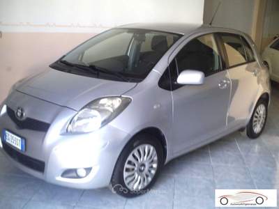 Toyota Yaris 1.3 5p. Sol Grigio usata Sava